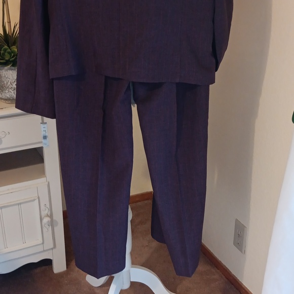 NWT. Courtenay Two Piece Brown Suit. - Picture 3 of 15